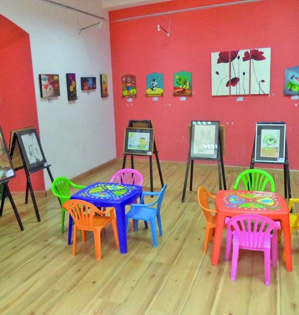 Cierra muestra de pinturas de niños de escuela de artes