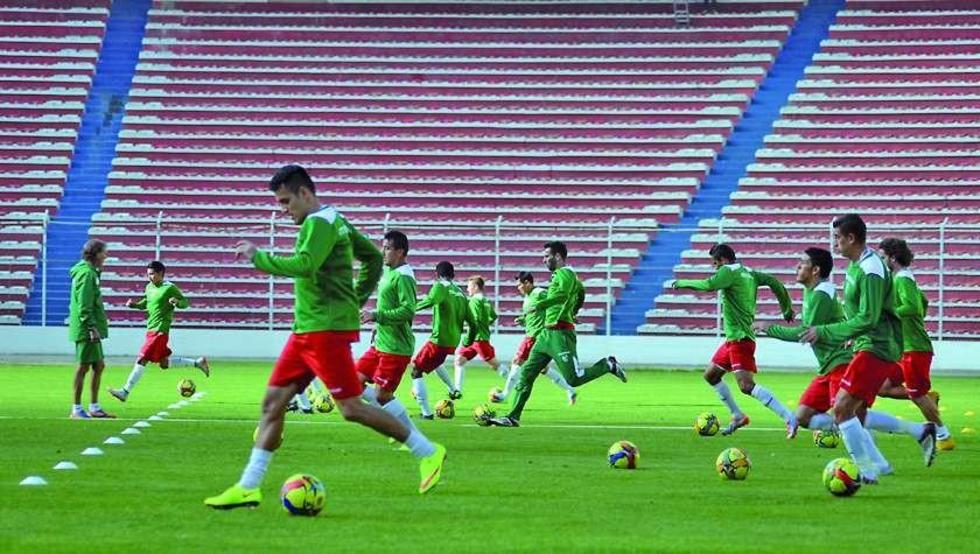 Hoyos convoca a 25 jugadores a la Verde