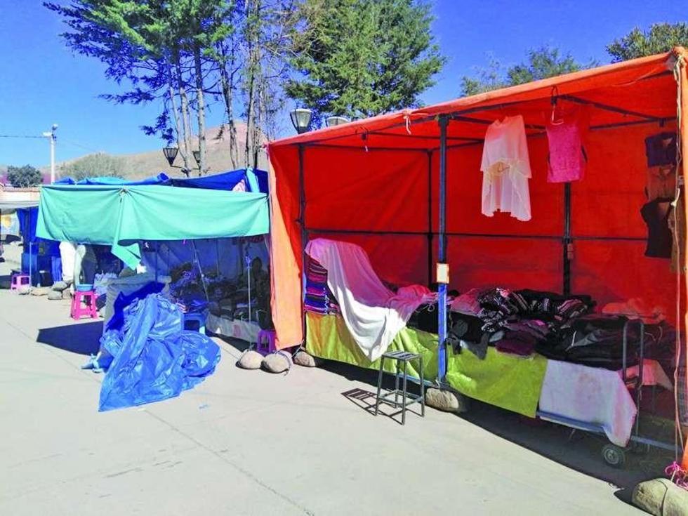 Comerciantes de La Paz se asientan en Cantumarca