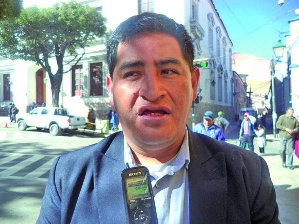 Venden piedra con lodo como mineral