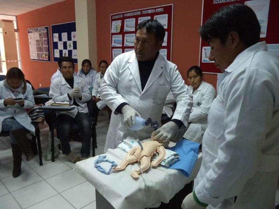 Capacitan a personal de área materno - infantil 