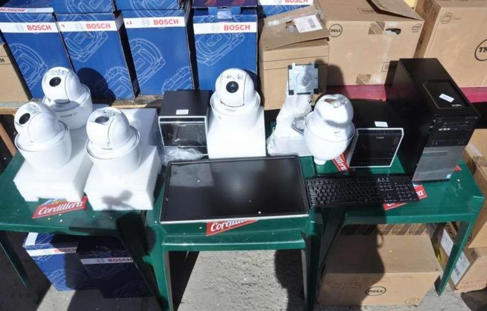 Chapetón entrega 87 cámaras de seguridad para escuelas de El Alto