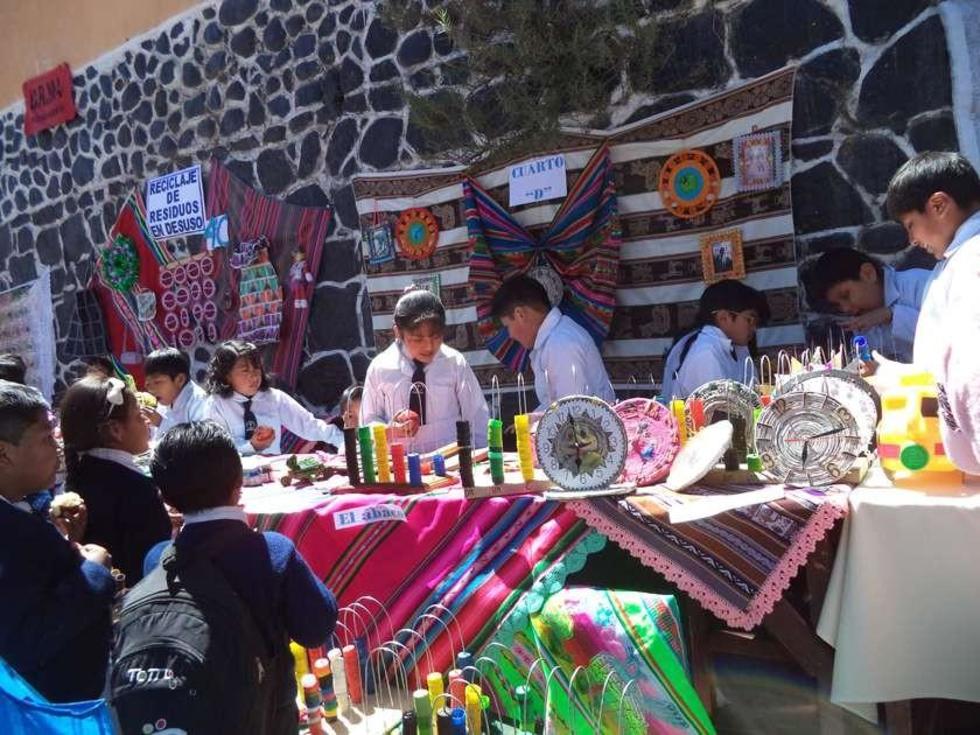 Estudiantes de la escuela Litoral  muestran métodos de reciclaje