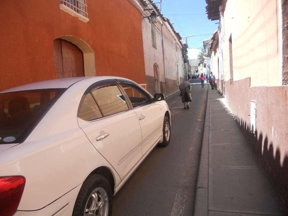 Reportan la falta de señalización en varias calles de la Villa Imperial
