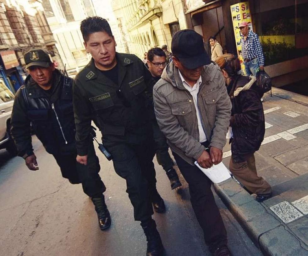 Envían a la cárcel a concejal del MAS por agresión a su esposa
