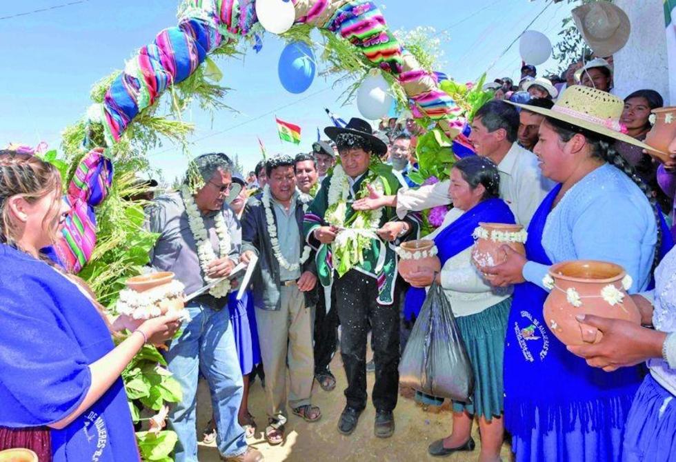 Evo entrega 187 viviendas en el municipio de Totora