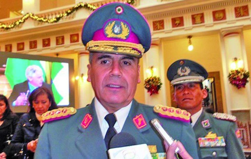 Ocho cheques implican a un excomandante por ocho puestos militares