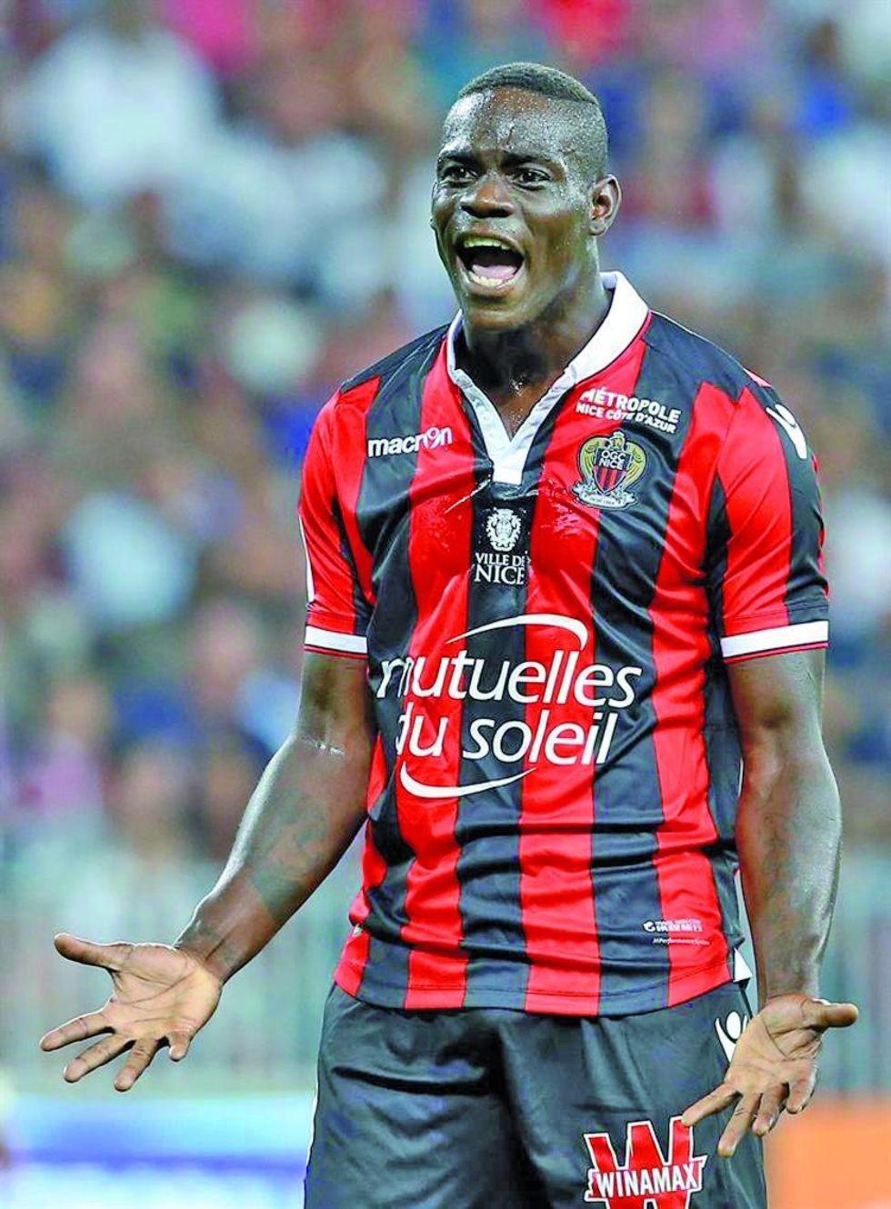 Balotelli tiene un debut goleador con Niza tras vencer 3-2 a Marsella