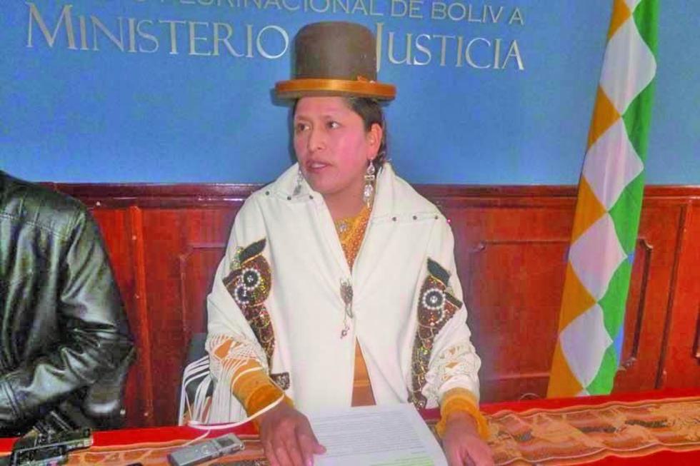 Creen que Velasco no hizo nada tras cumbre judicial
