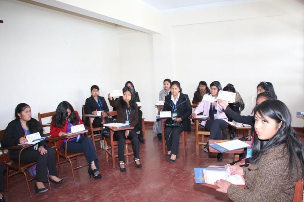 Estudiantes forman parte de simulacros de la ONU