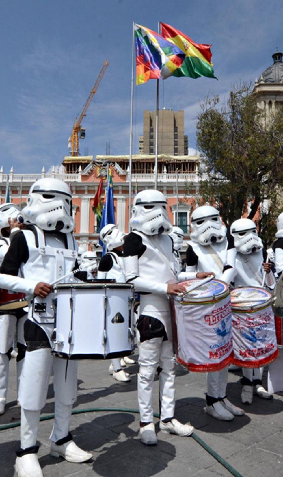 Banda de música lleva disfraces de Star Wars