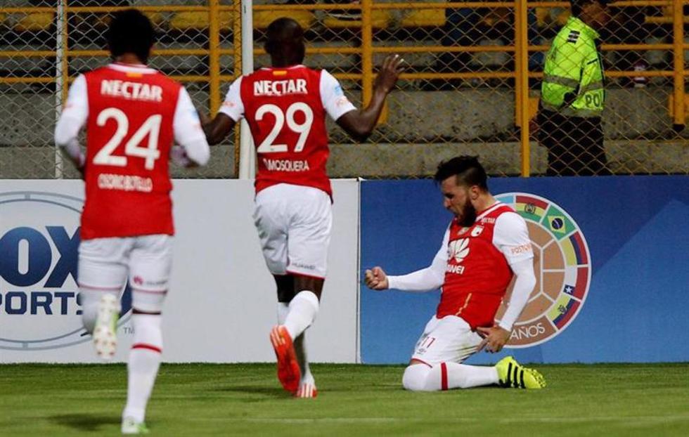 El campeón pisa fuerte en su reaparición