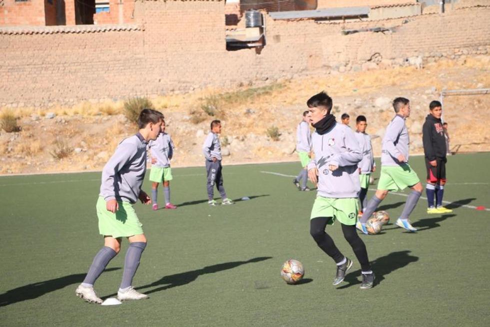 Nacional trabaja en jugadas a balón parado