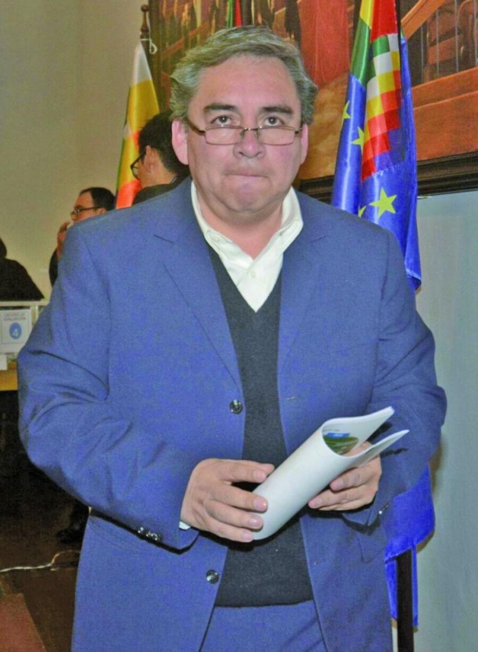 Contralor observa dos contratos con la CAMC