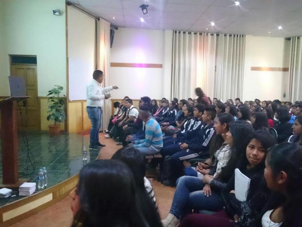 Charla busca  motivar a los alumnos para la universidad
