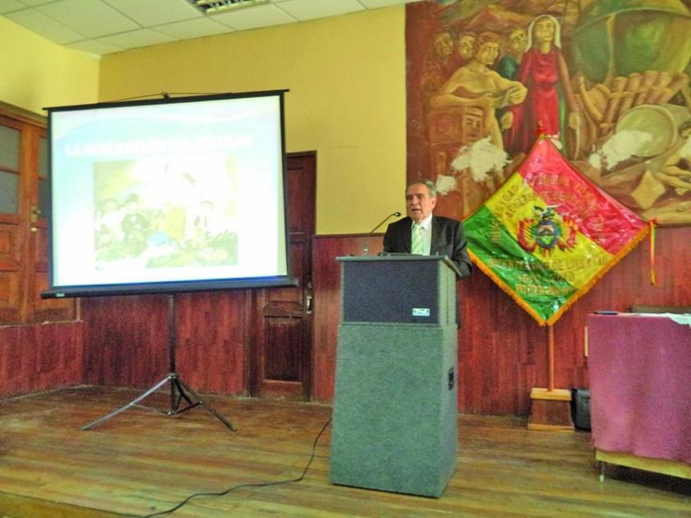 Presentan conferencia acerca del marxismo 