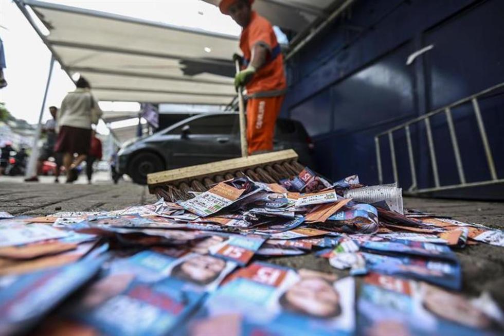 Detienen a 150 candidatos por violar norma electoral en Brasil