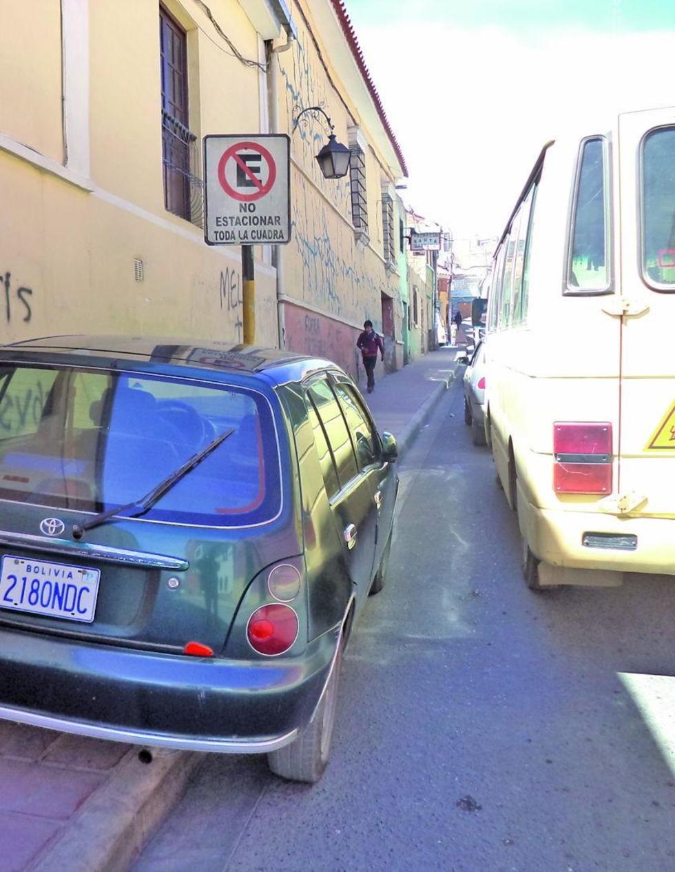 Alcaldía inmovilizará a autos mal estacionados