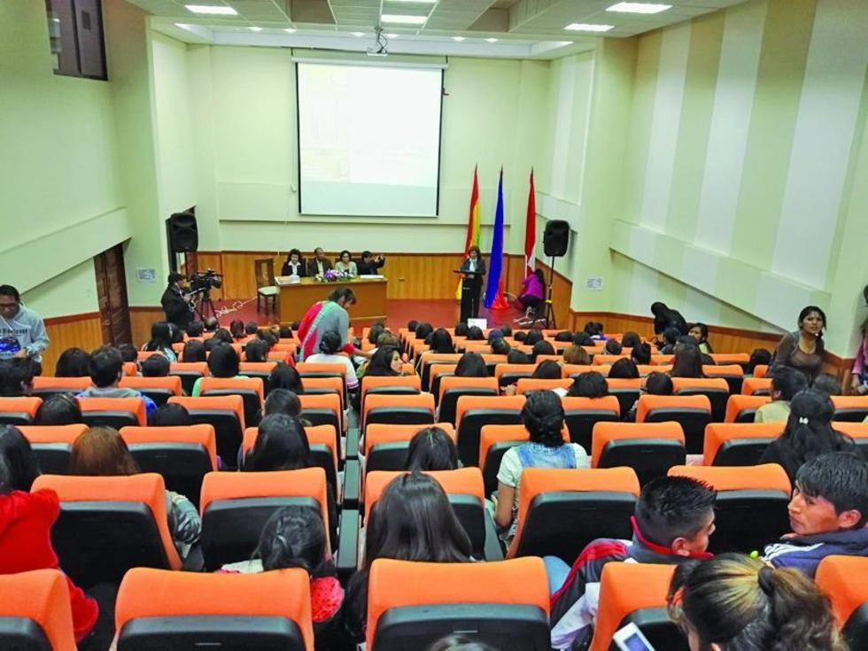 Presentan memoria de congreso sobre la trata y tráfico