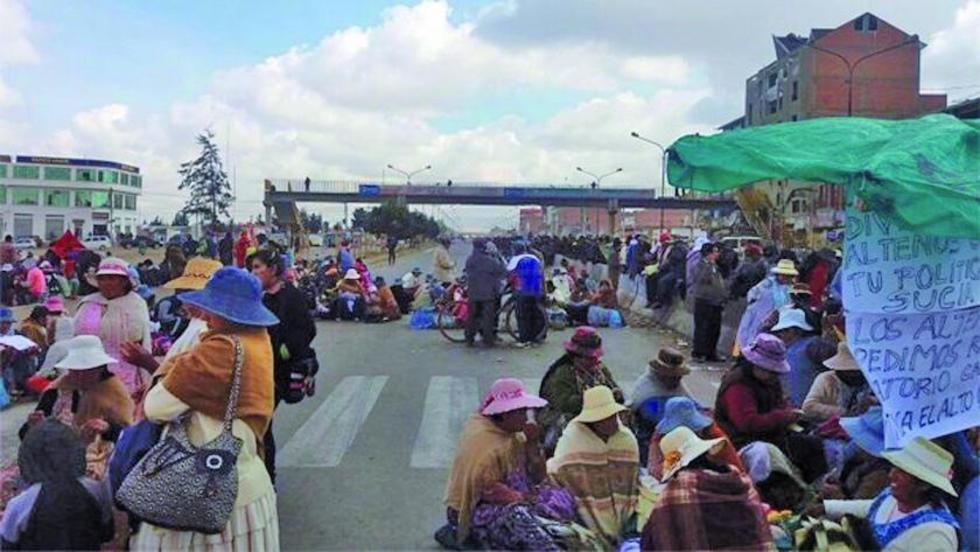 Vecinos del Distrito 8 de El Alto declaran cuarto intermedio en su protesta