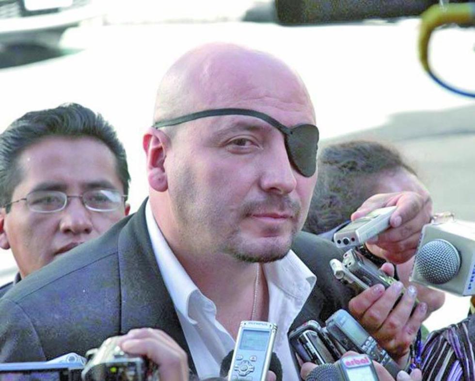 El defensor se estrella con los analistas y politólogos