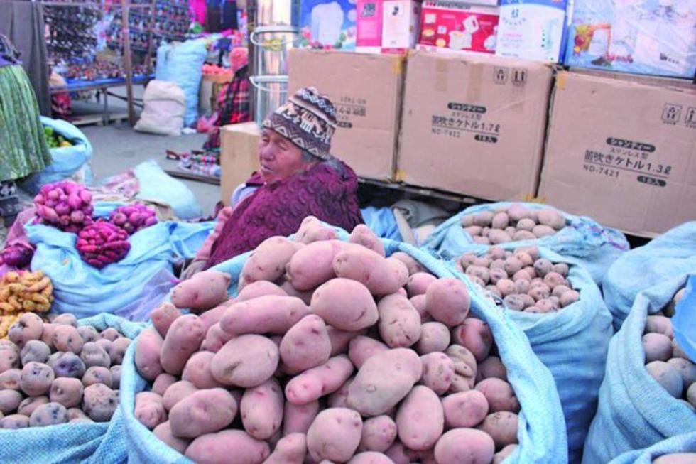 Las amas de casa lamentan el alza del precio de la papa