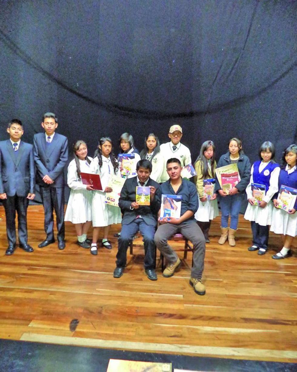 Premian a ganadores del concurso de personajes