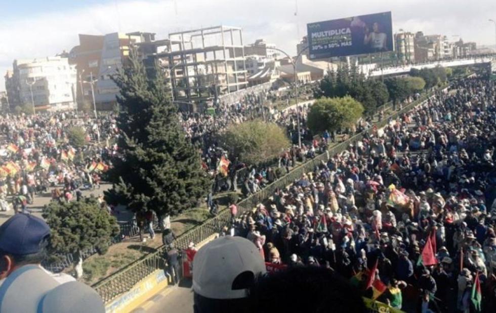 Un cabildo de vecinos de El Alto exige más nacionalizaciones 