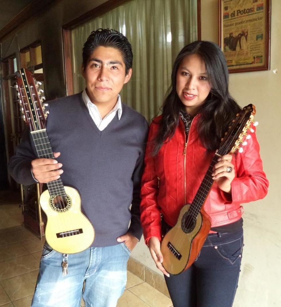 Dos jóvenes charanguistas dan concierto esta noche
