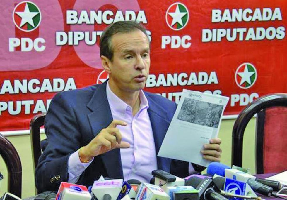 Tuto anuncia batalla por la sigla del PDC pero no tiene consenso