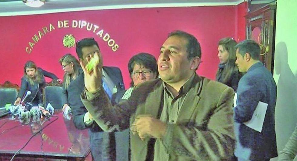 Fiscalía cita a diputado Santamaría para declarar por soborno a un policía