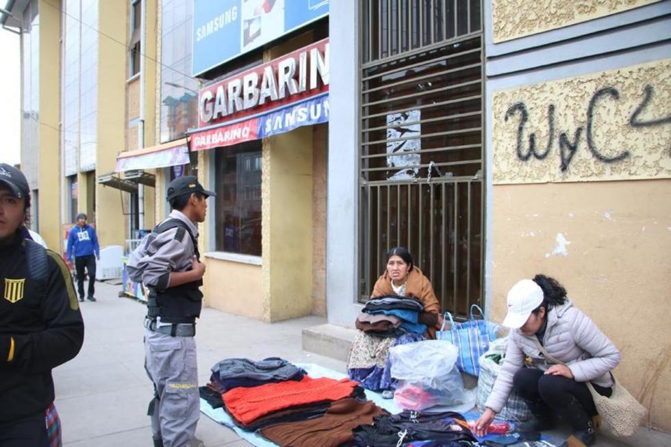 Los comerciantes denuncian abuso de gente de seguridad 