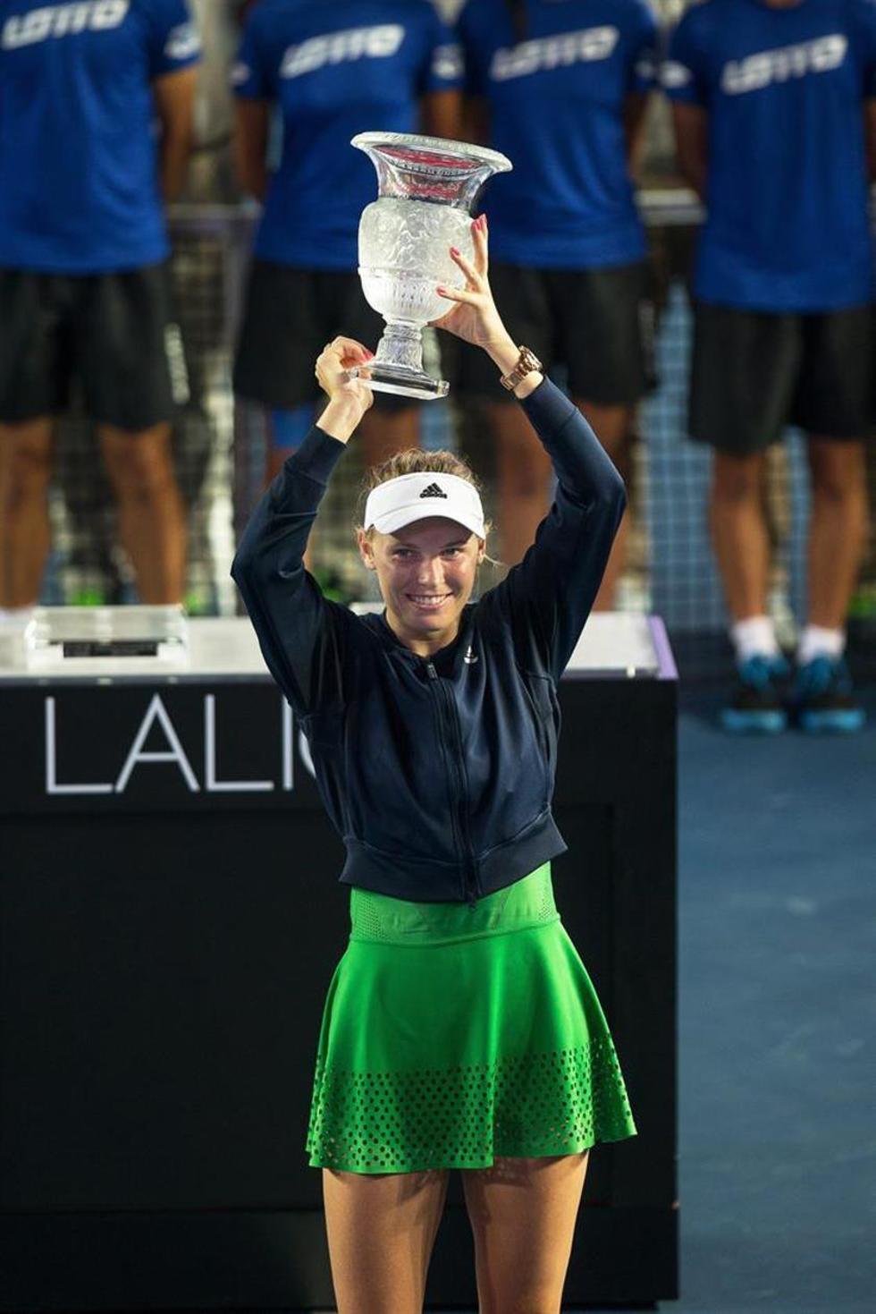 Wozniacki vence en Hong Kong