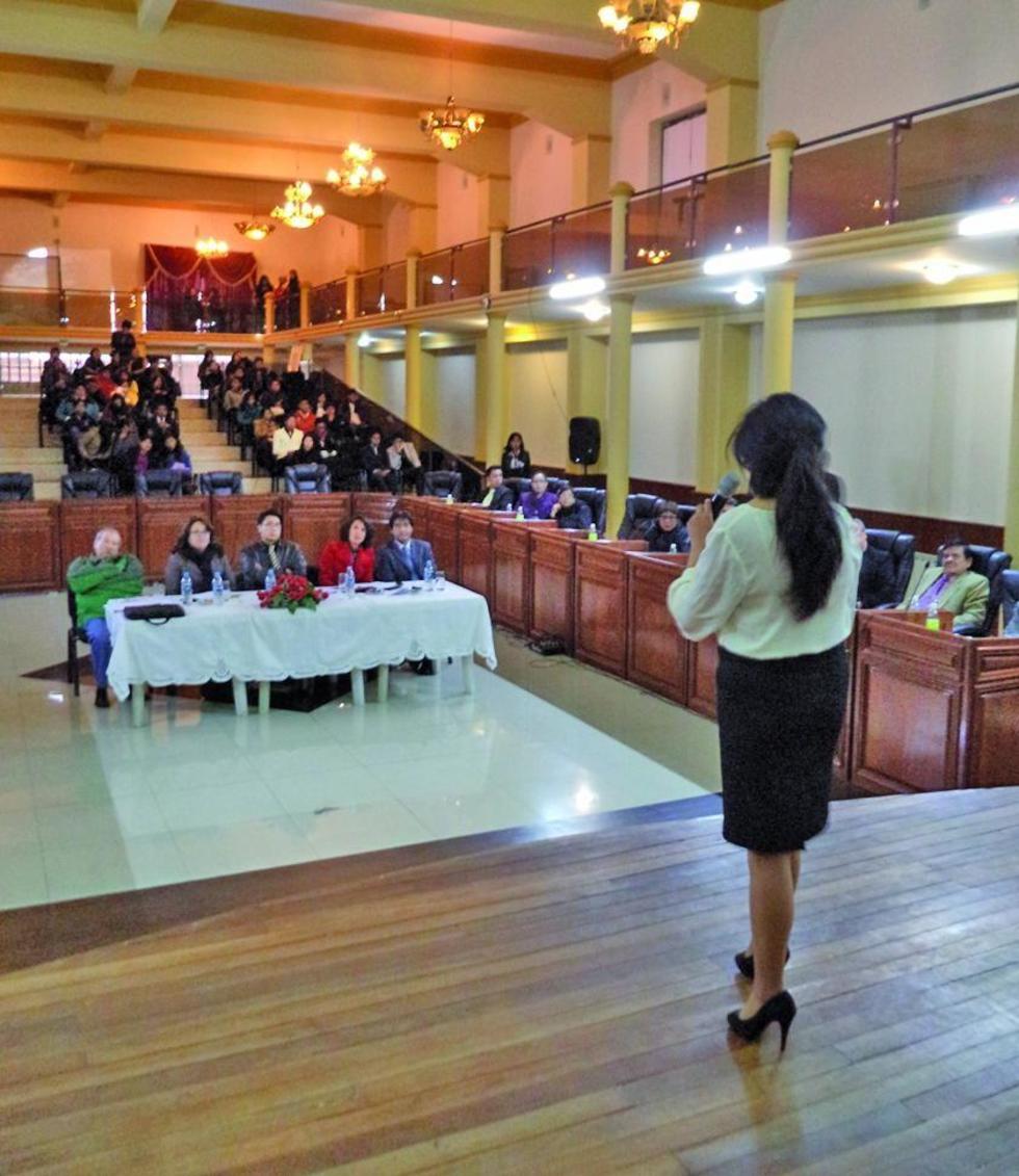 Prueba de oratoria celebra el aniversario de Derecho