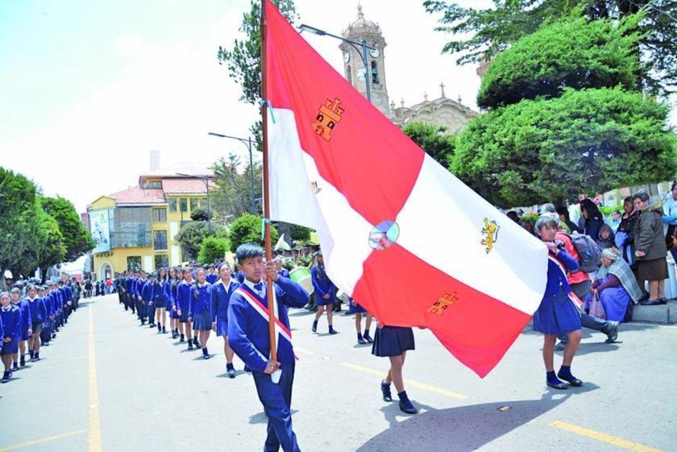 Rinden homenaje a bandera potosina 