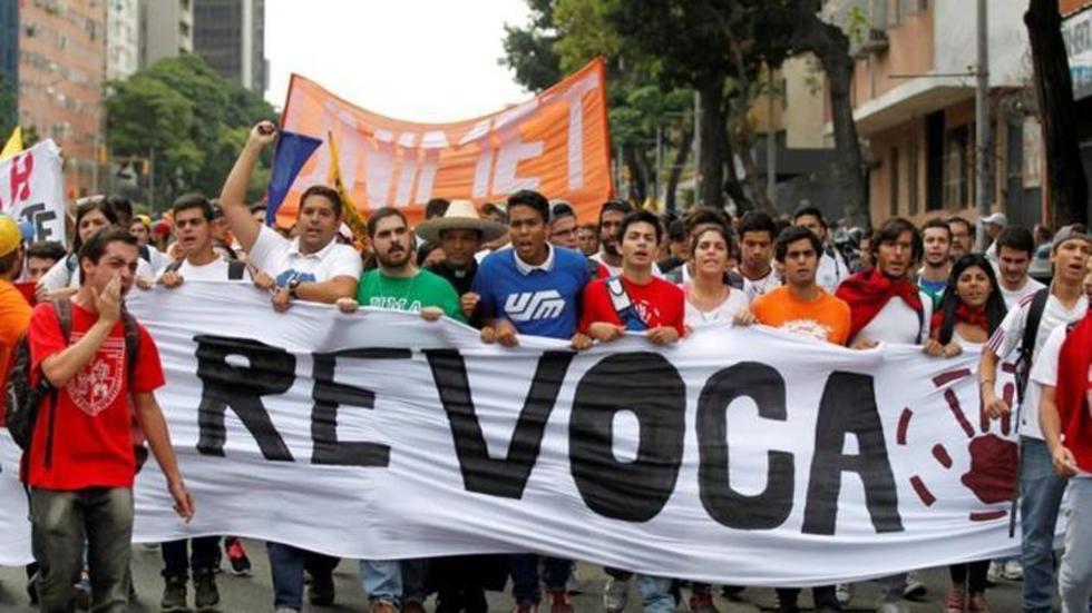 Paralizan el referendo para el revocatorio del presidente Maduro