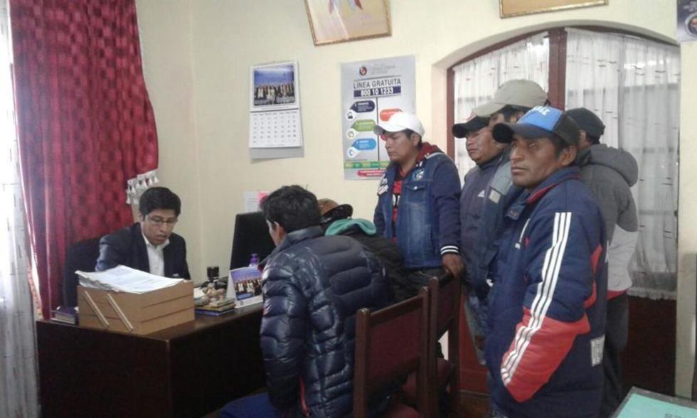 Mineros presentan querella por abusos de hermanos Condori