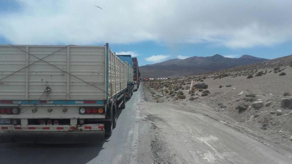 Morales denuncia nueva falta de Chile a derechos de camioneros 