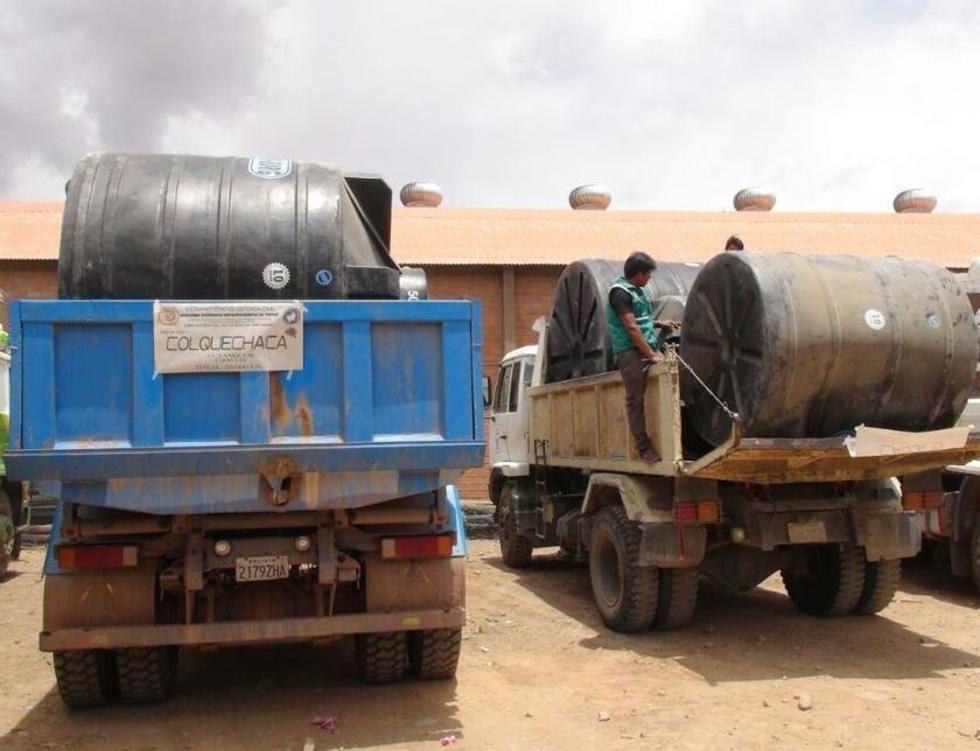 Turriles de agua son enviados a los municipios