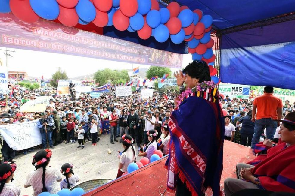 Morales entrega obras en el municipio de Cotagaita