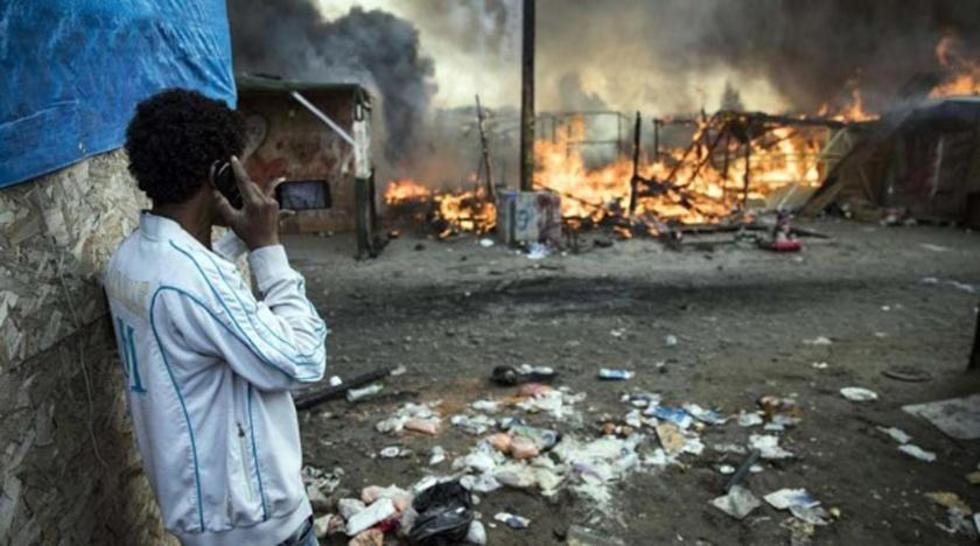 Francia evacúa el campo de inmigrantes de Calais en 3 días y sin incidentes