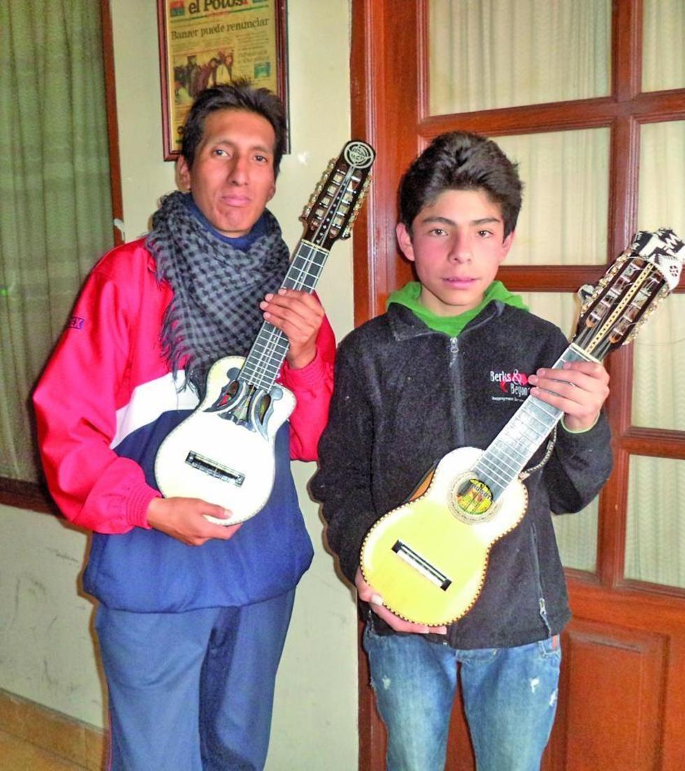 Mamani y Flores dan hoy un concierto de charango