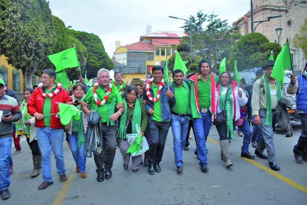 Demócratas eligen su dirigencia en congreso