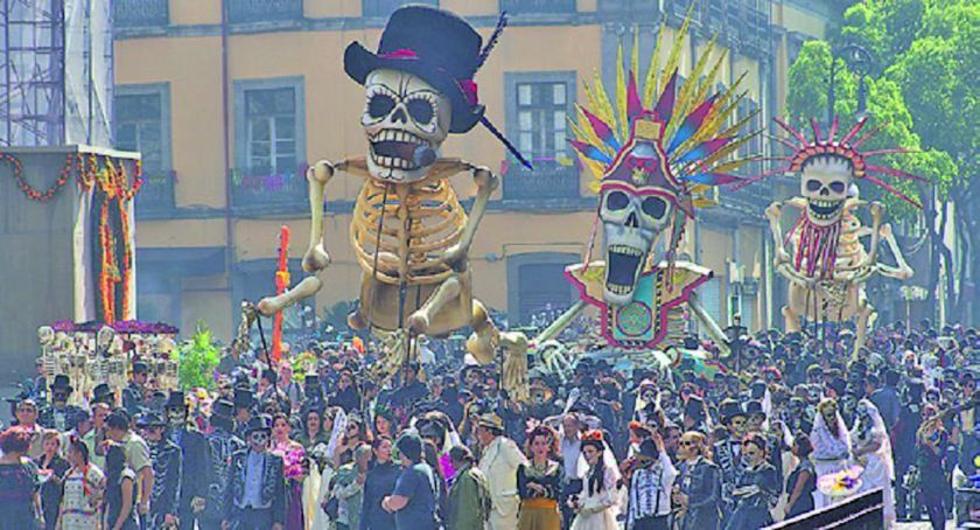 Sale primer desfile del Día de Muertos en México