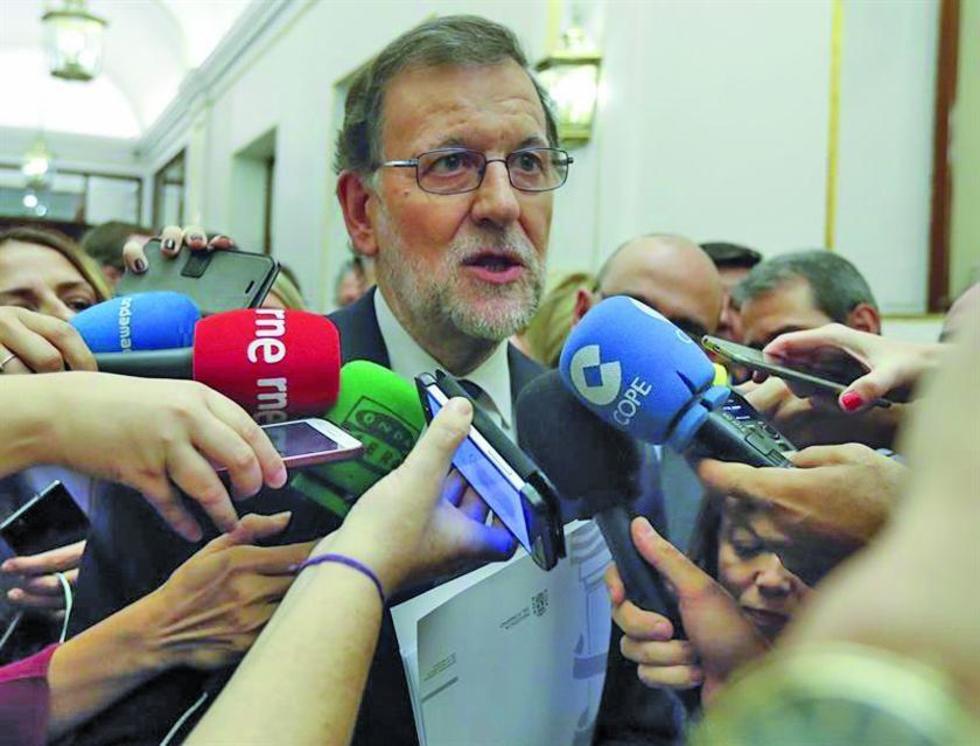 Rajoy pone fin al interinato en España con jura a la presidencia