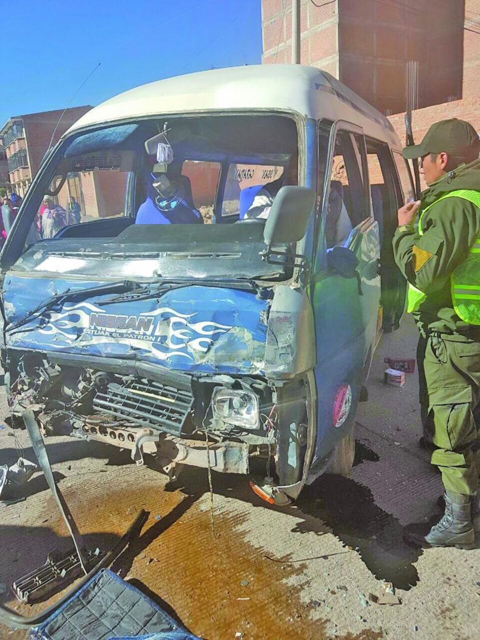 Choque de vehículos provoca personas lesionadas