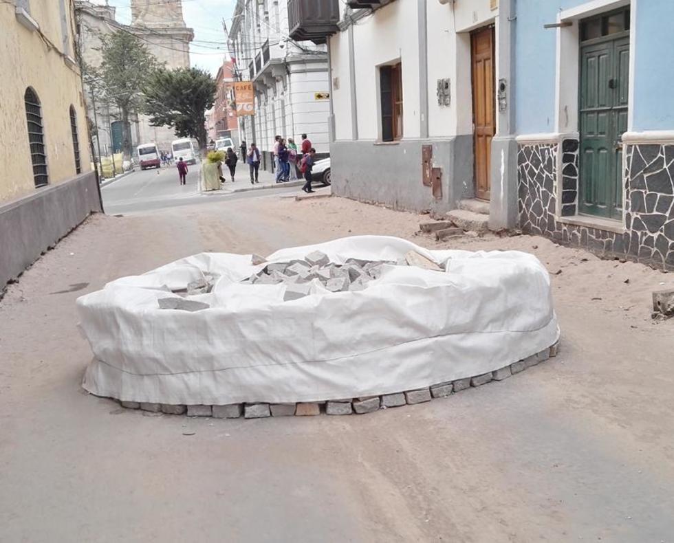 Acopian piedra para continuar con la obra