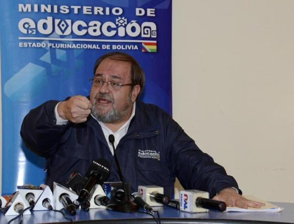 Aguilar niega masivo despido de maestros para la gestión 2017