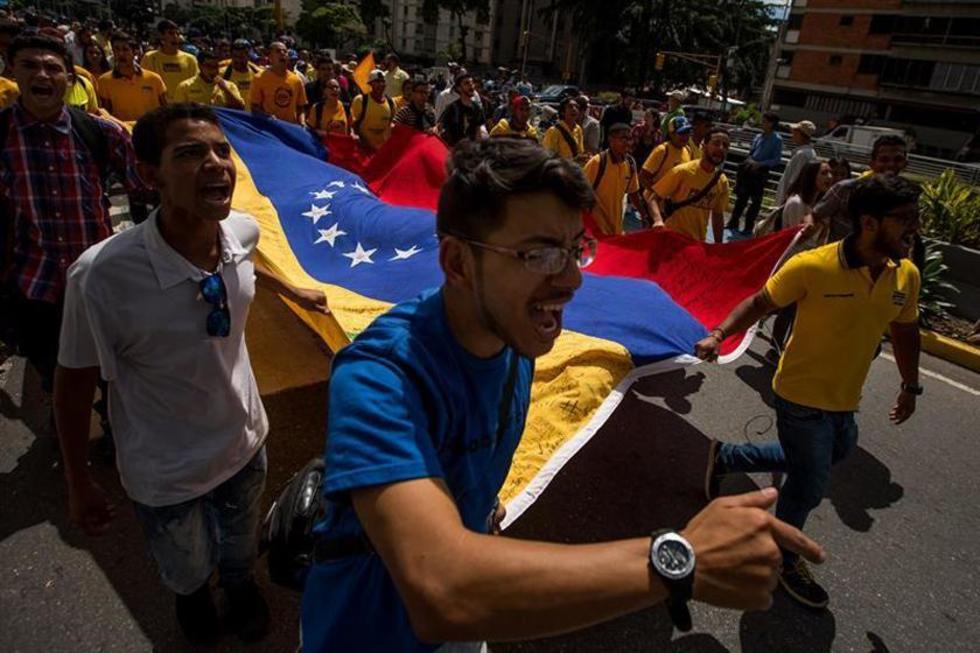 Estudiantes en Venezuela piden resultados del diálogo político