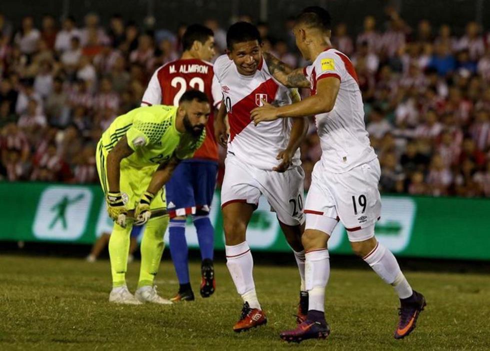 Perú golea a Paraguay y recupera la ilusión